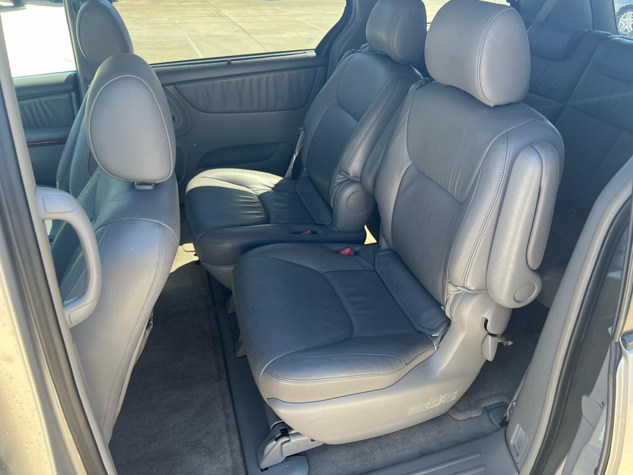 Toyota Sienna XLE 2004