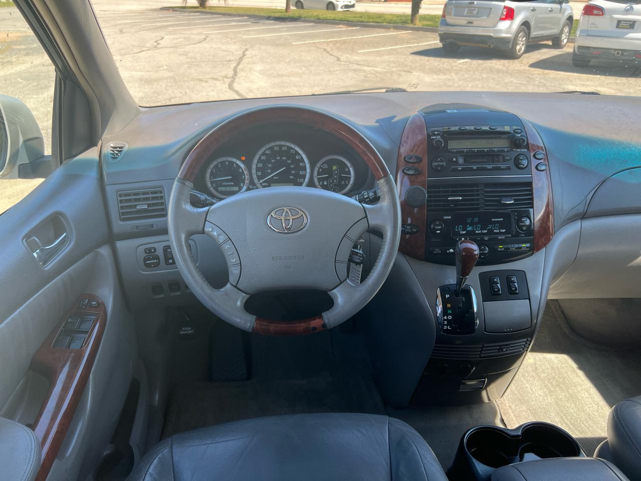Toyota Sienna XLE 2004