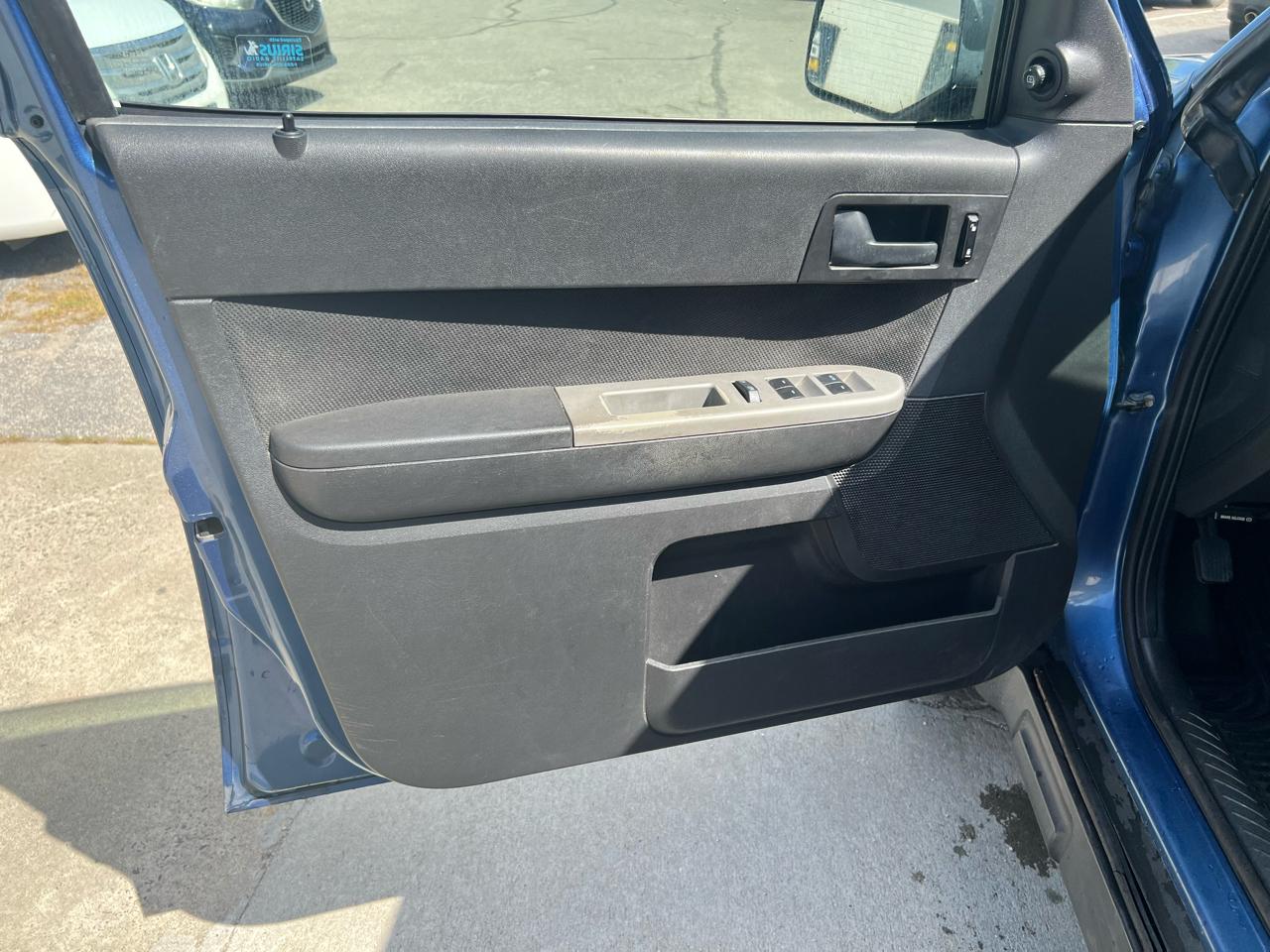 Ford Escape XLT FWD I4 2009