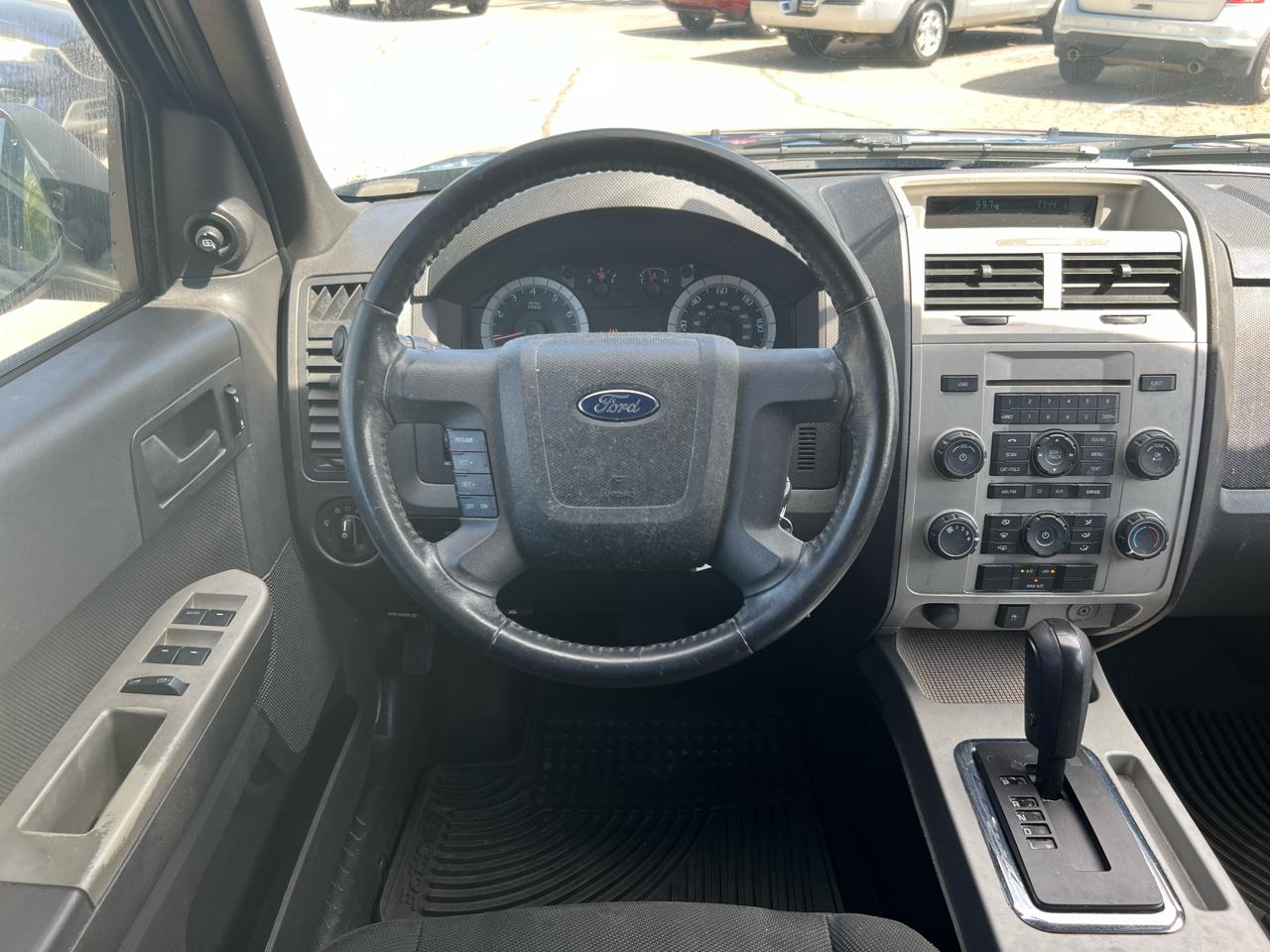 Ford Escape XLT FWD I4 2009