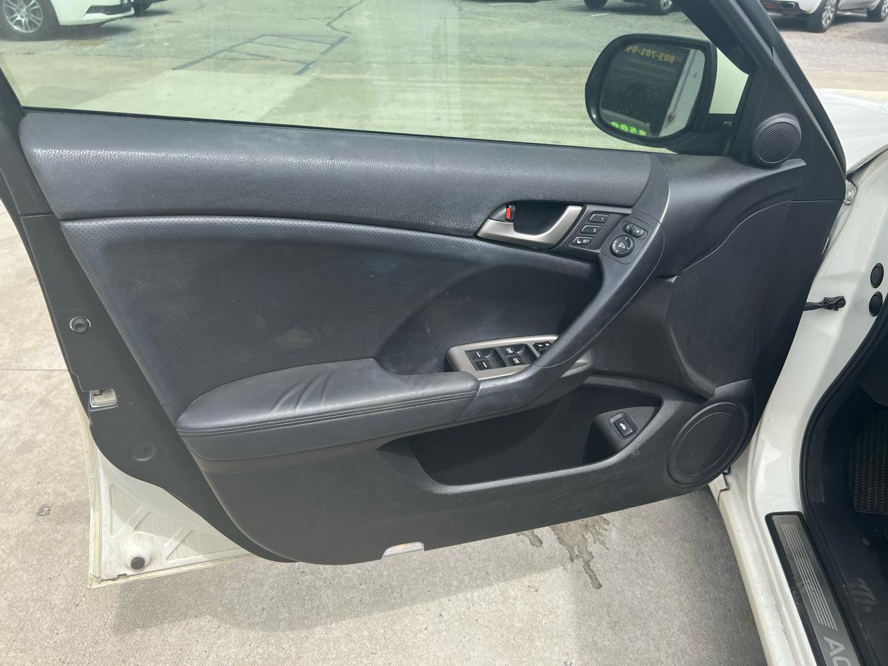 Acura TSX 5-Speed AT with Tech Package 2009
