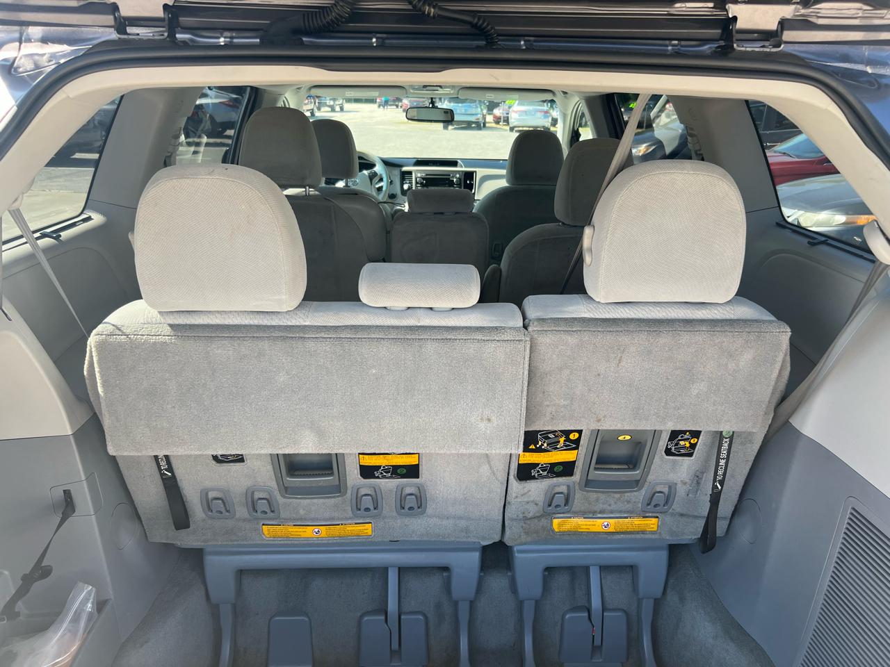 Toyota Sienna LE 8-Pass V6 2011