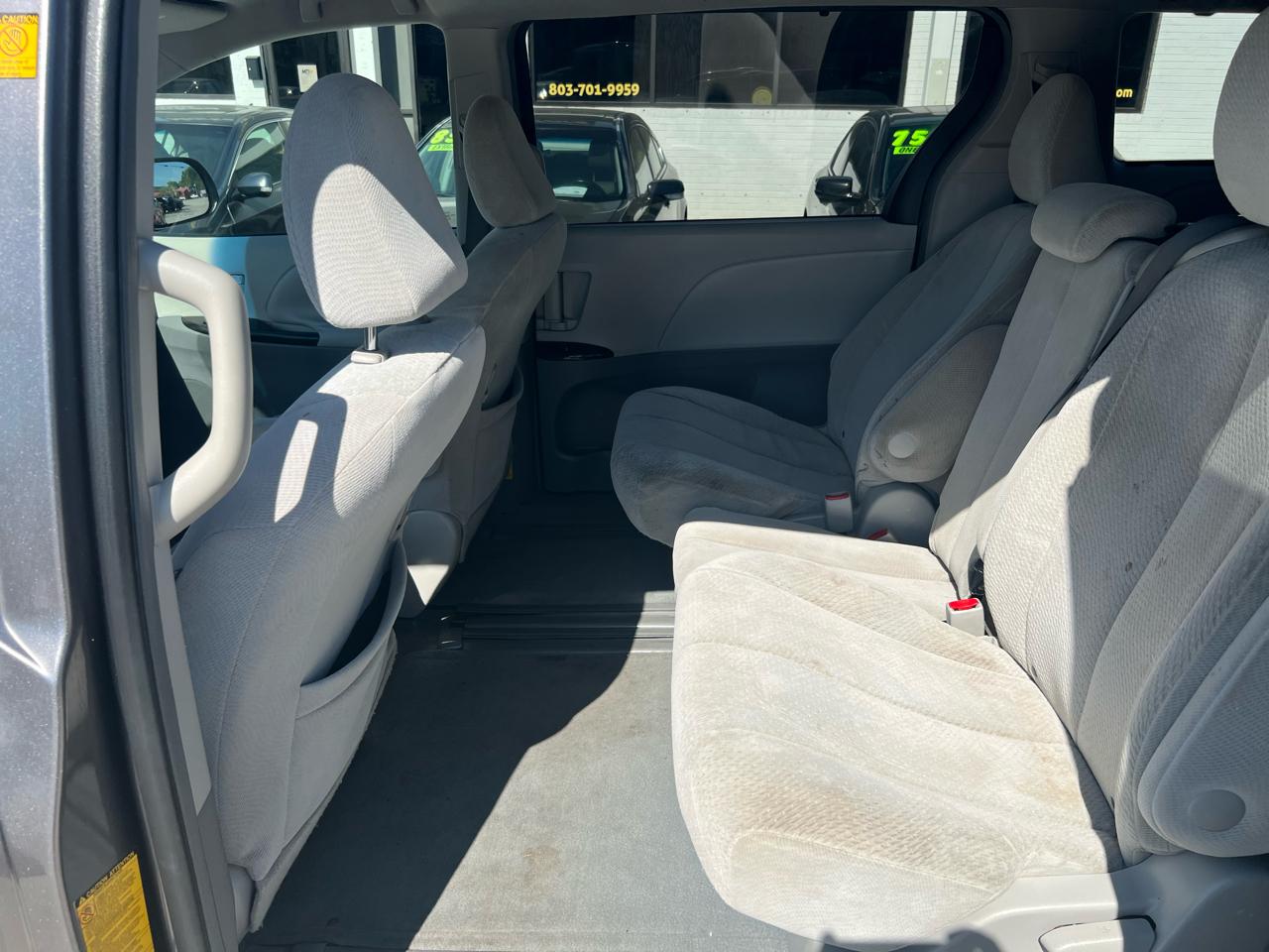 Toyota Sienna LE 8-Pass V6 2011