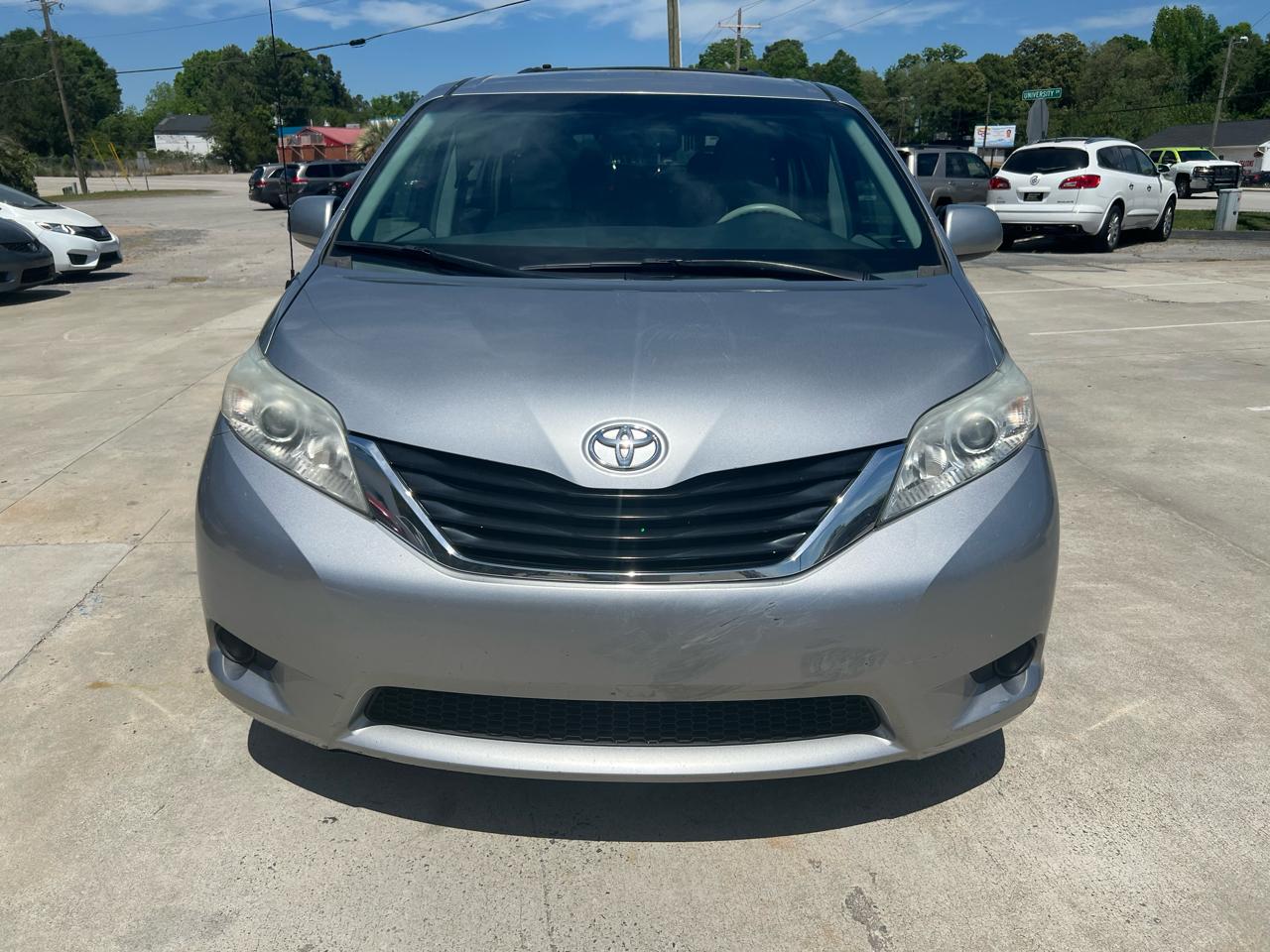 Toyota Sienna LE FWD 8-Passenger V6 2012