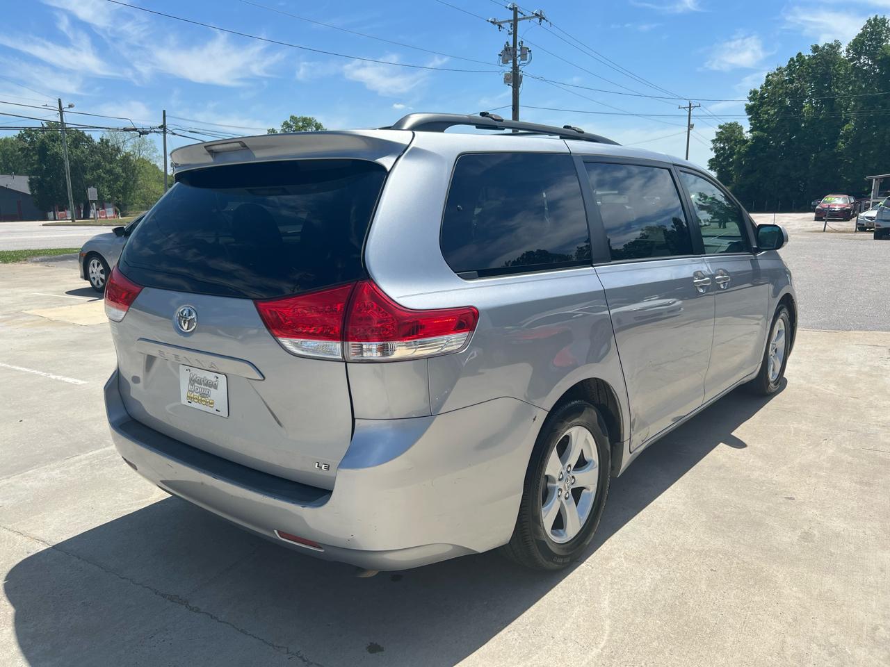 Toyota Sienna LE FWD 8-Passenger V6 2012