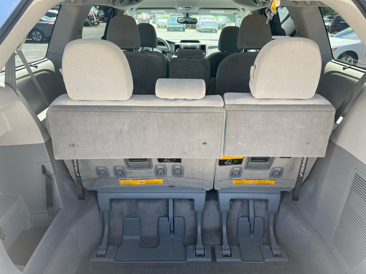 Toyota Sienna LE FWD 8-Passenger V6 2012