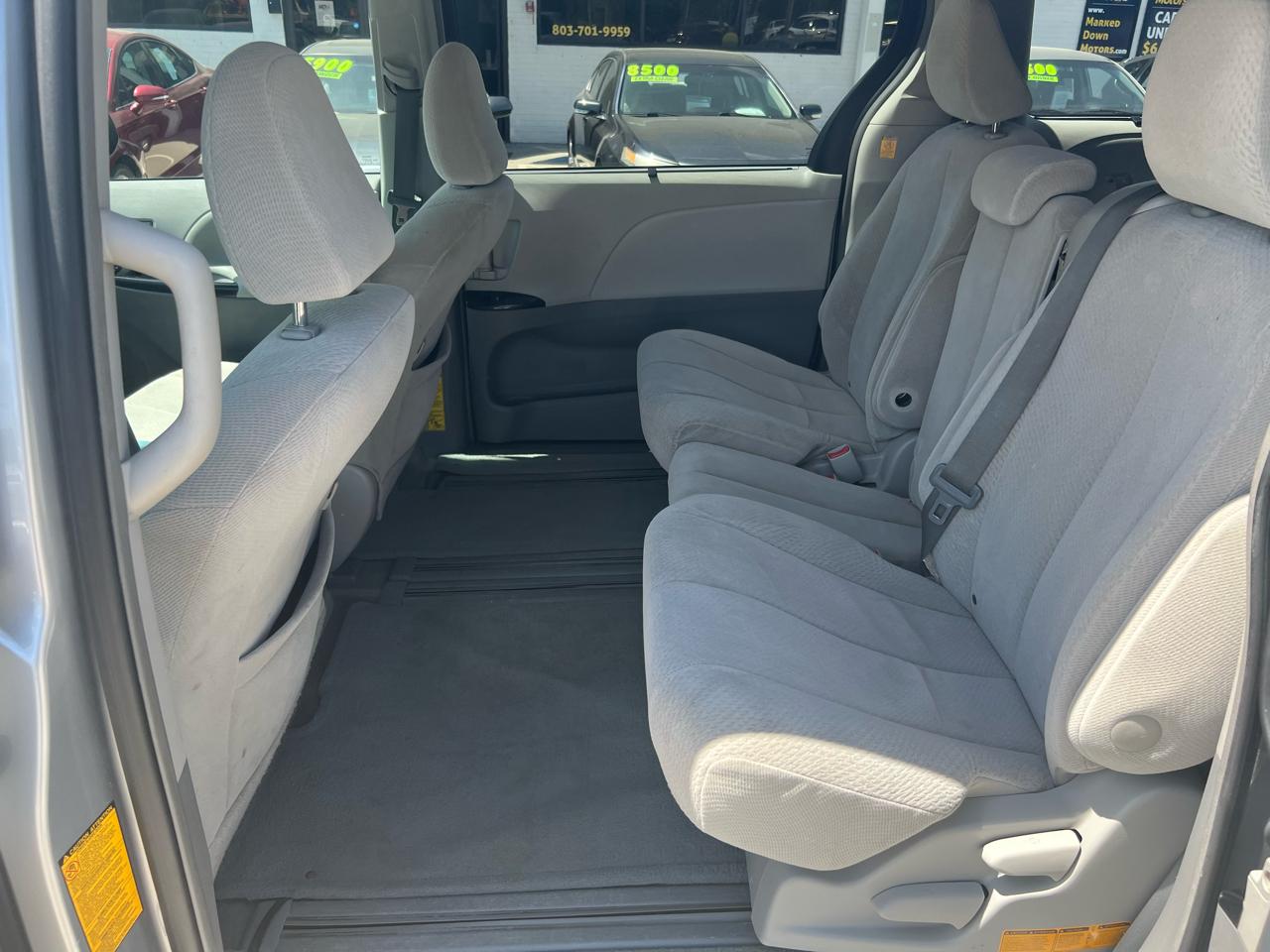 Toyota Sienna LE FWD 8-Passenger V6 2012