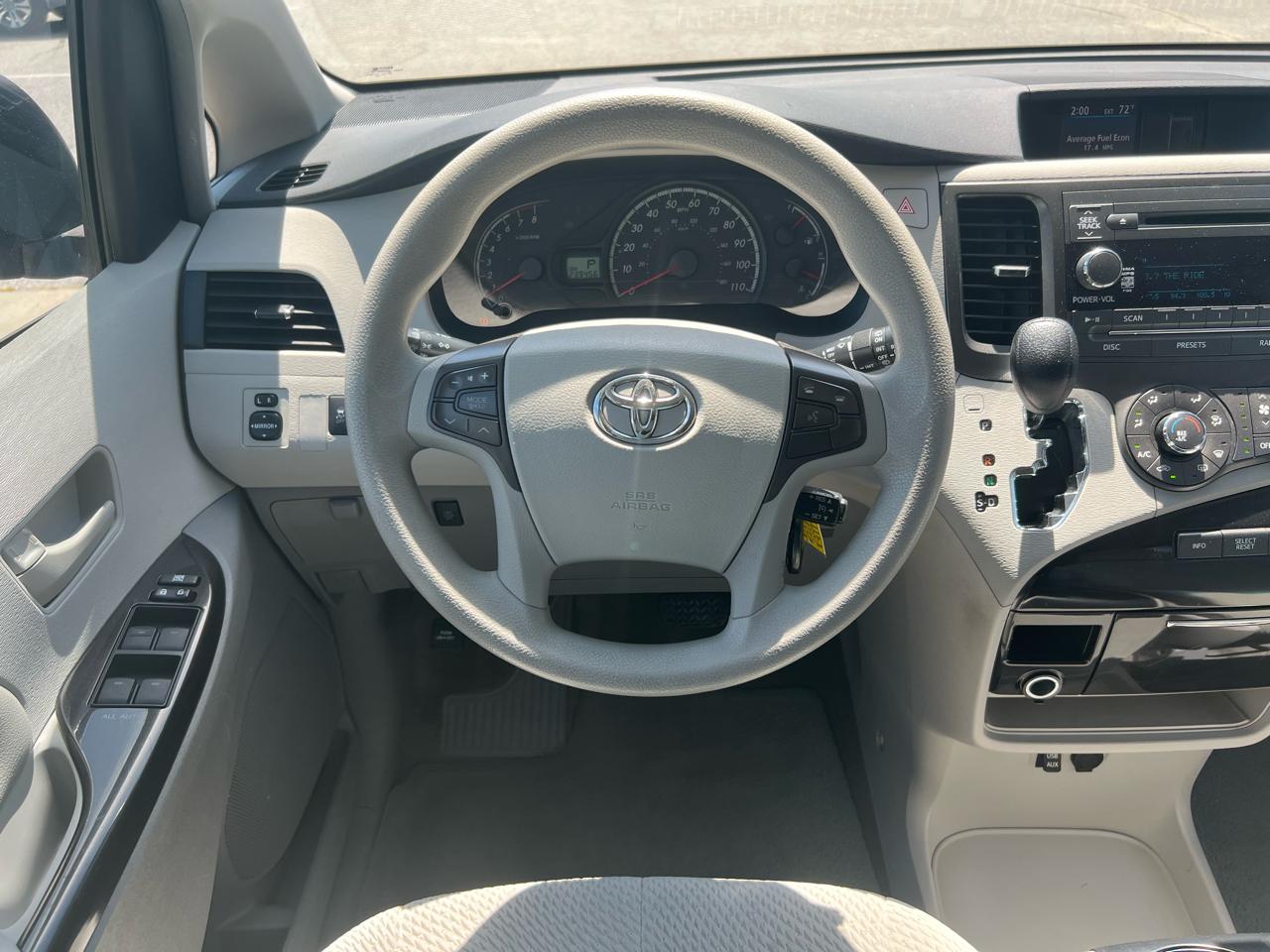 Toyota Sienna LE FWD 8-Passenger V6 2012