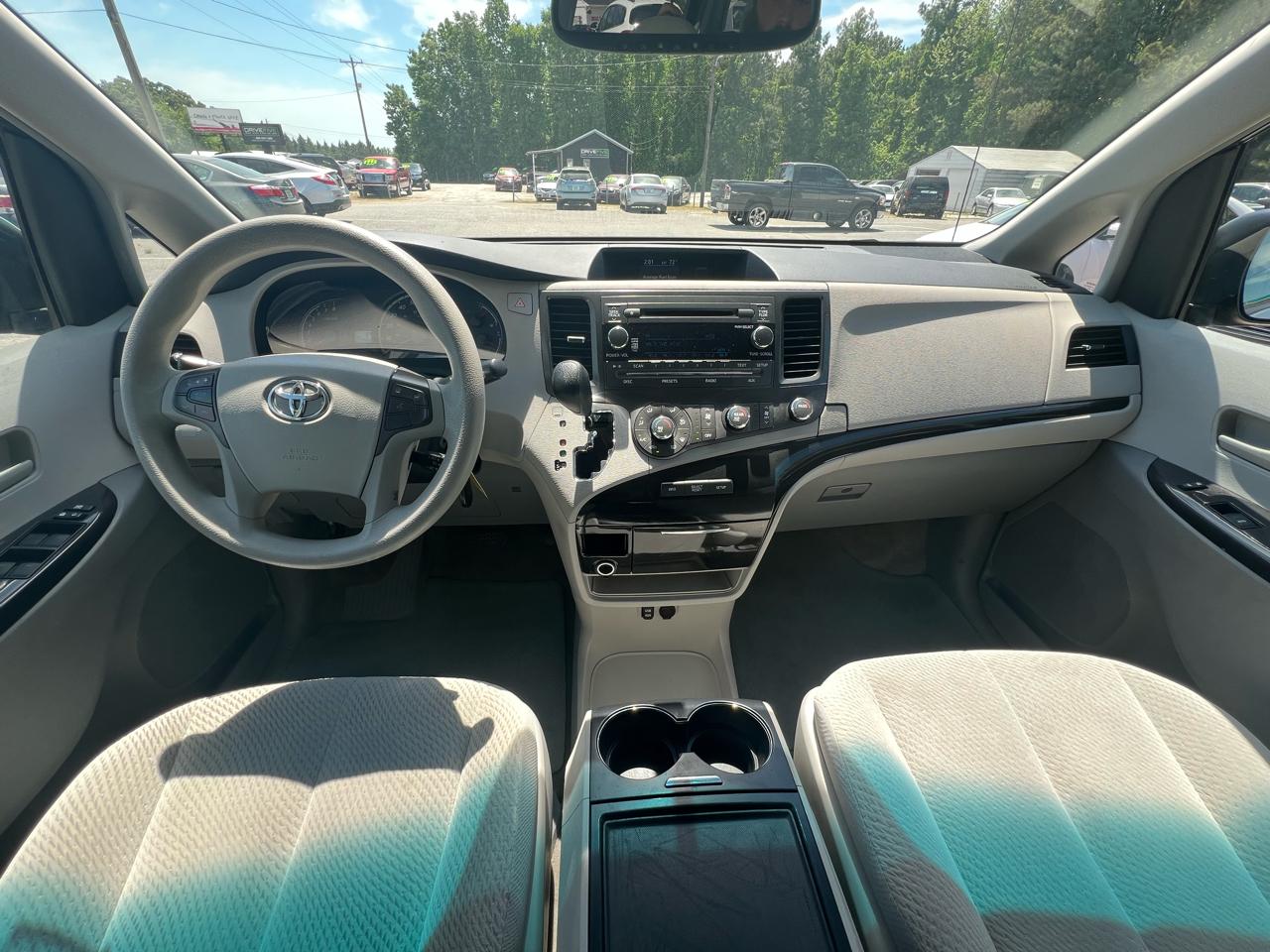 Toyota Sienna LE FWD 8-Passenger V6 2012