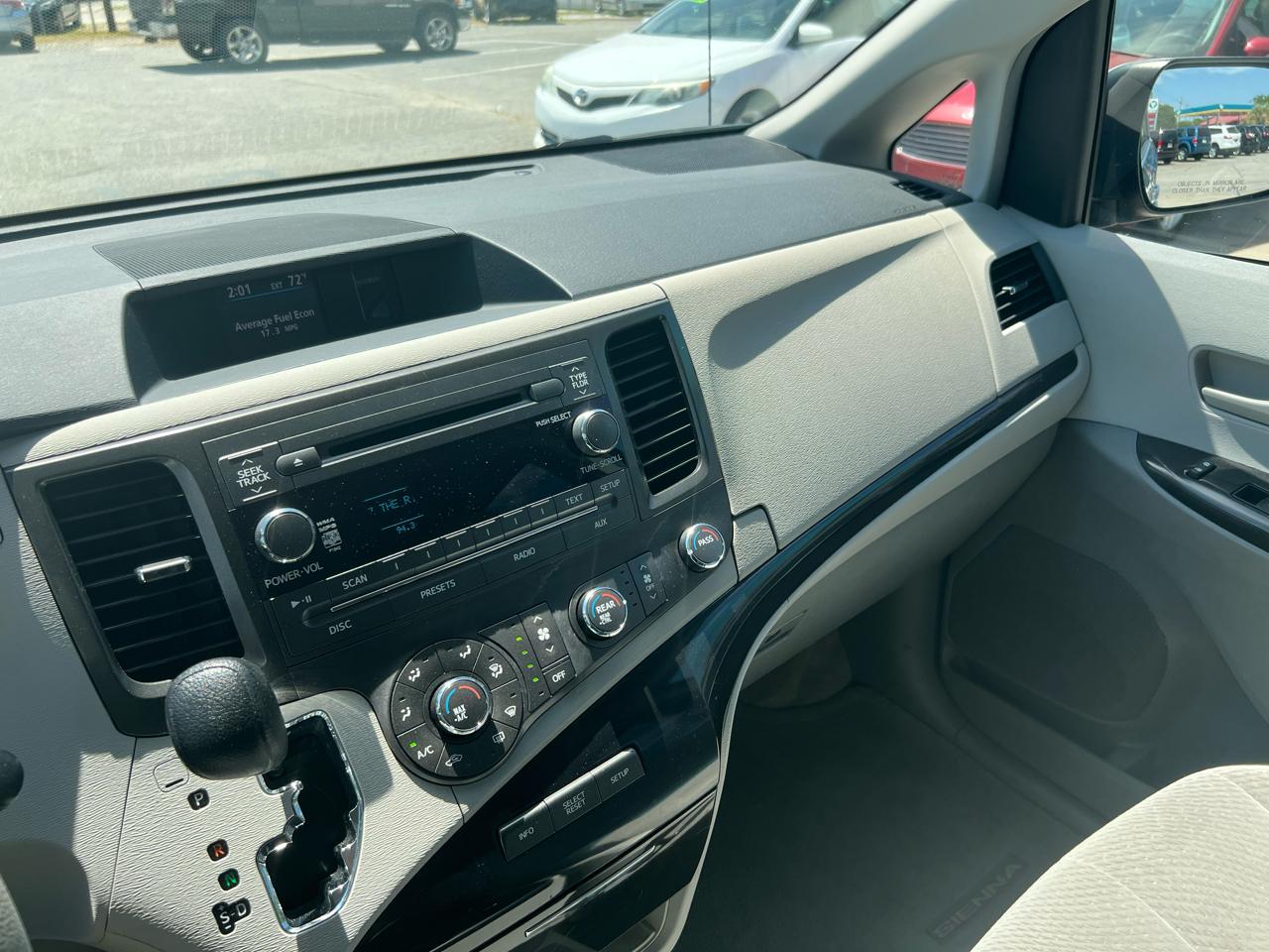 Toyota Sienna LE FWD 8-Passenger V6 2012