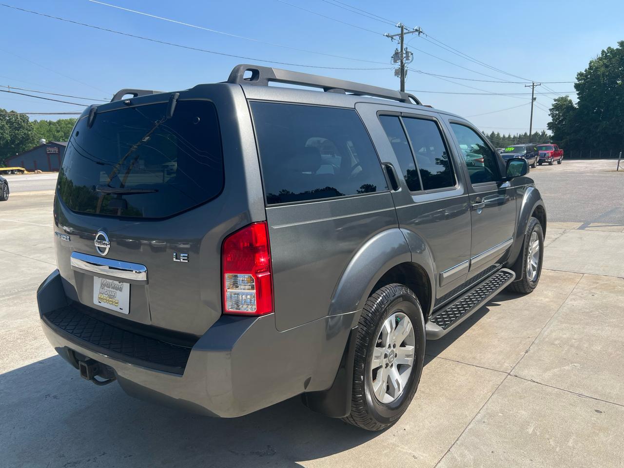 Nissan Pathfinder LE 4WD 2008