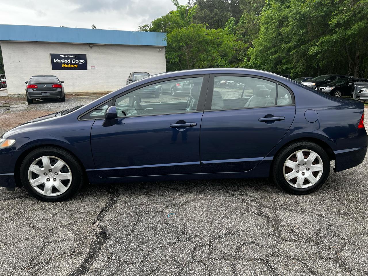 Honda Civic LX Sedan 5-Speed AT 2011