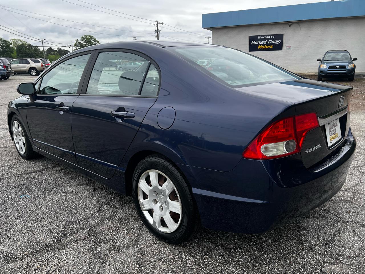 Honda Civic LX Sedan 5-Speed AT 2011