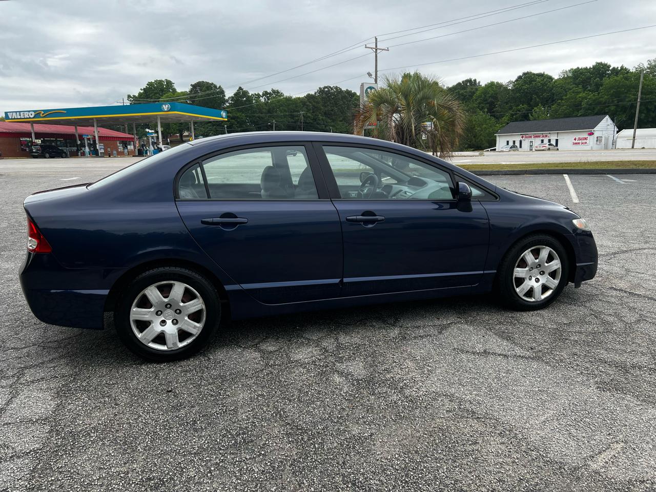 Honda Civic LX Sedan 5-Speed AT 2011
