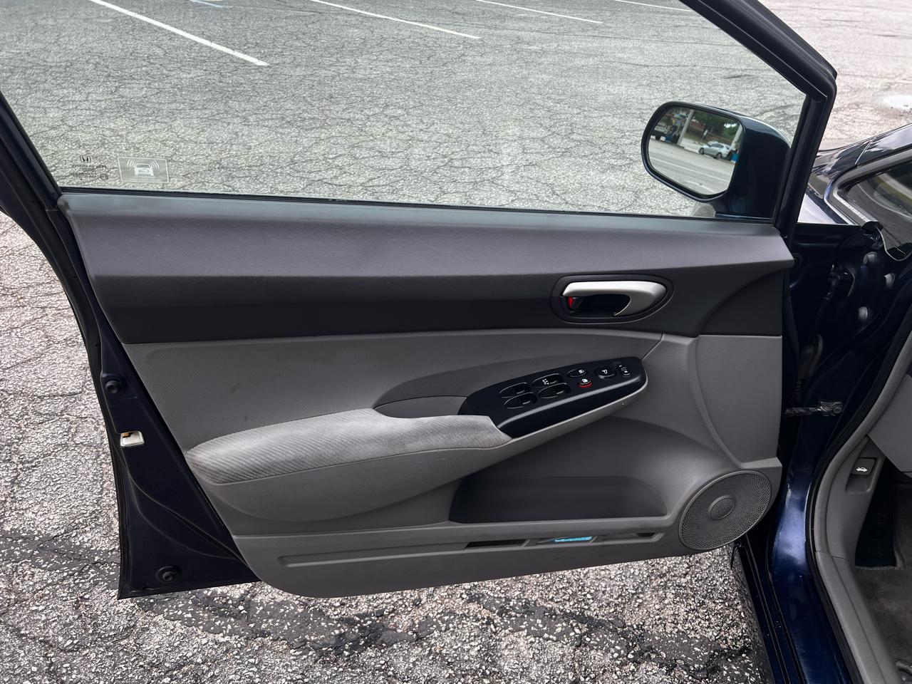 Honda Civic LX Sedan 5-Speed AT 2011