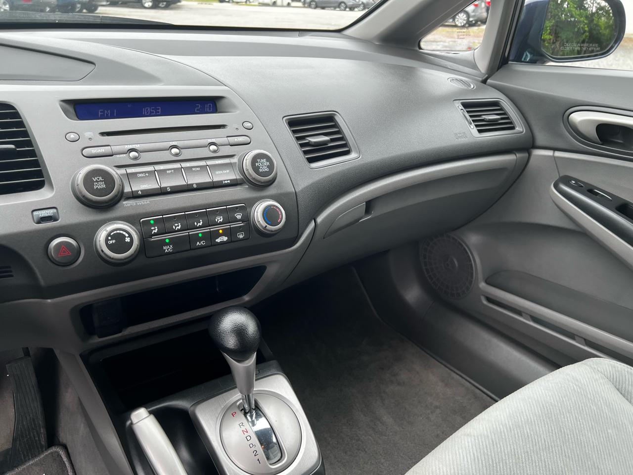 Honda Civic LX Sedan 5-Speed AT 2011