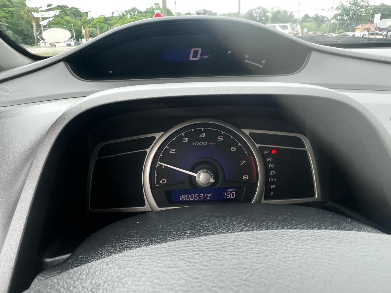 Honda Civic LX Sedan 5-Speed AT 2011
