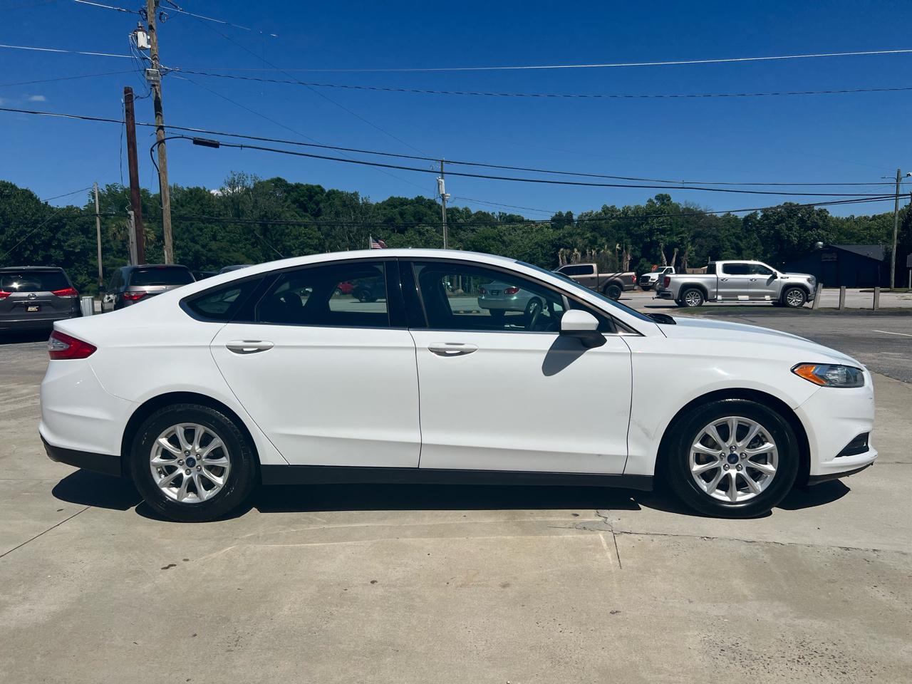 Ford Fusion S 2016