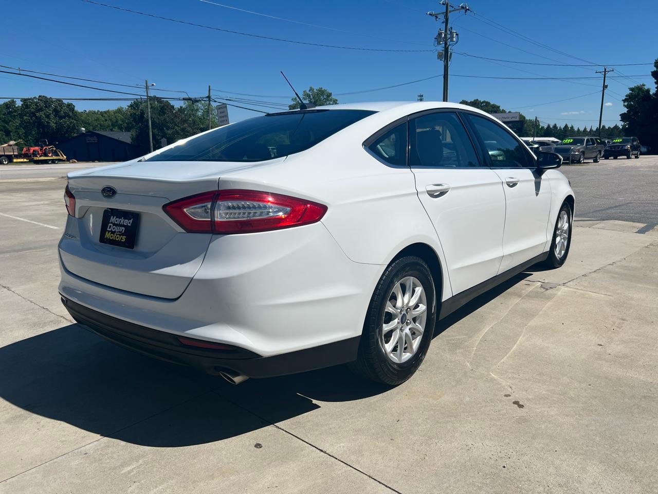 Ford Fusion S 2016