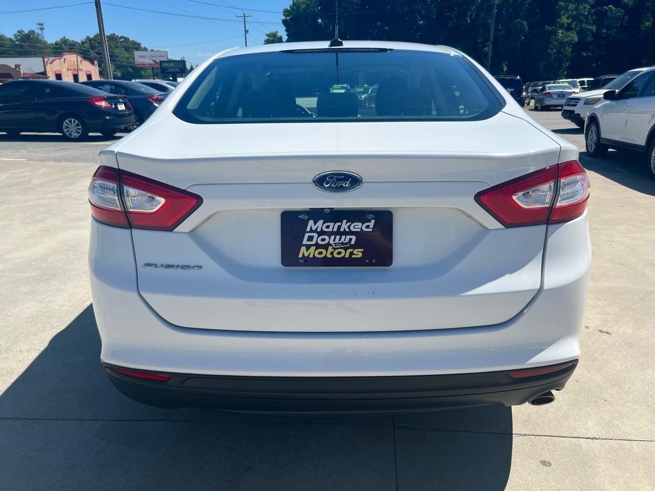 Ford Fusion S 2016