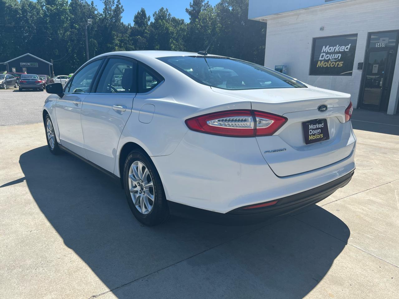 Ford Fusion S 2016