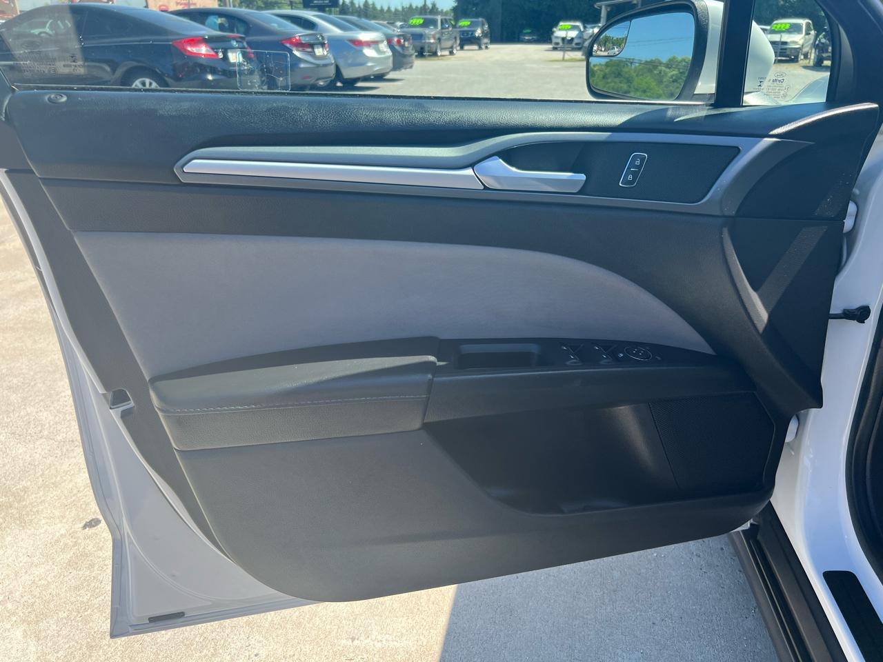 Ford Fusion S 2016