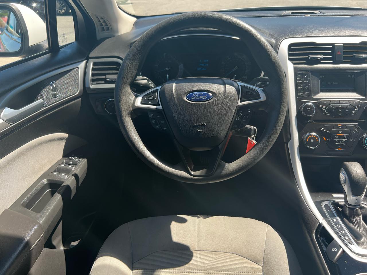 Ford Fusion S 2016