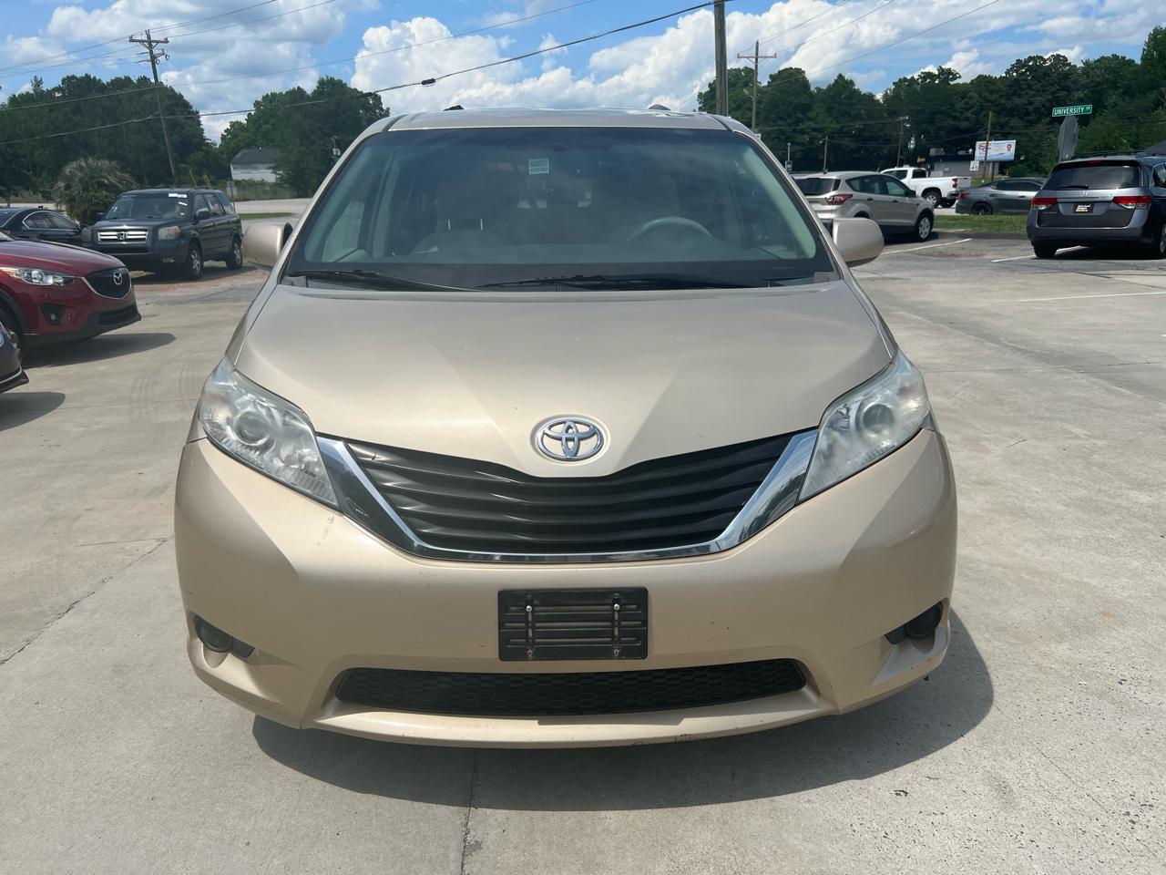 Toyota Sienna LE FWD 8-Passenger V6 2013