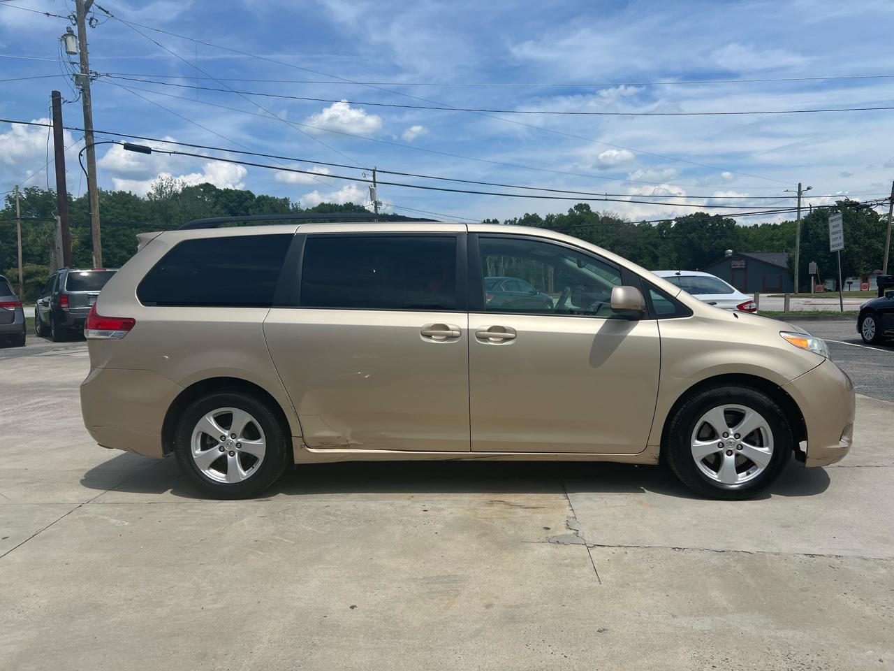 Toyota Sienna LE FWD 8-Passenger V6 2013