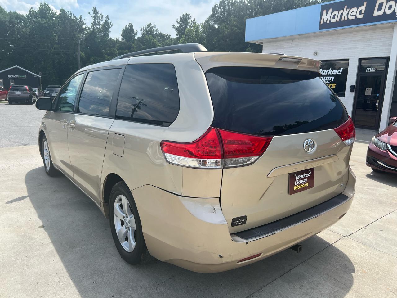 Toyota Sienna LE FWD 8-Passenger V6 2013