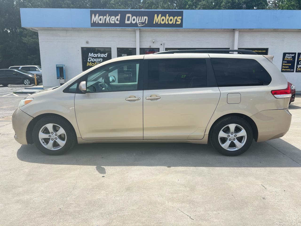 Toyota Sienna LE FWD 8-Passenger V6 2013