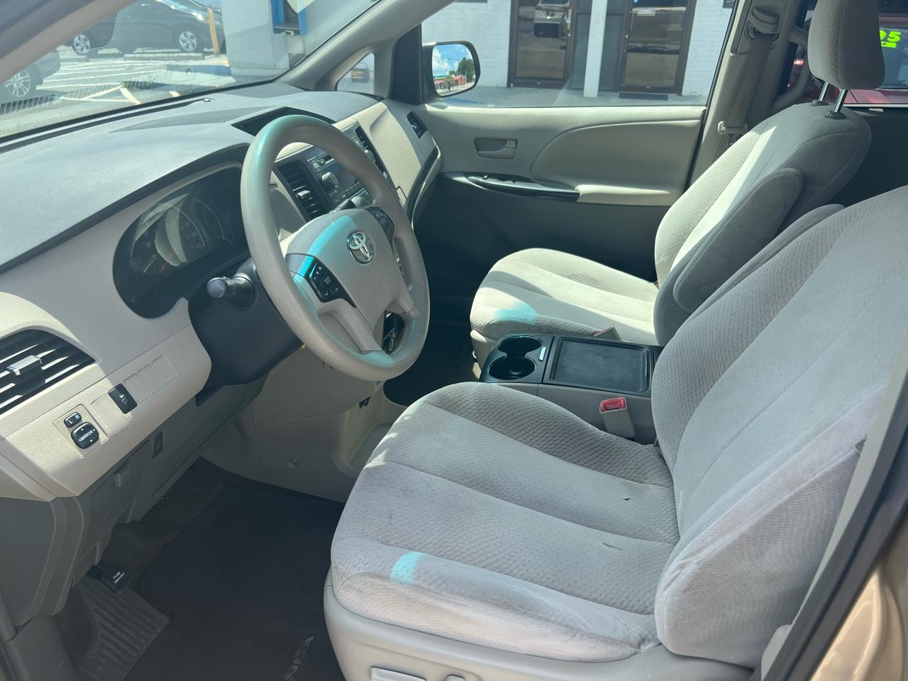 Toyota Sienna LE FWD 8-Passenger V6 2013