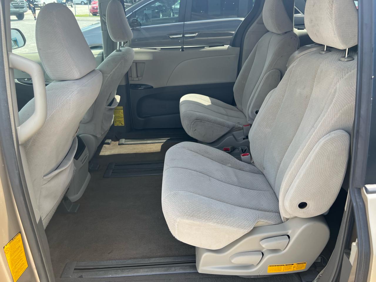 Toyota Sienna LE FWD 8-Passenger V6 2013
