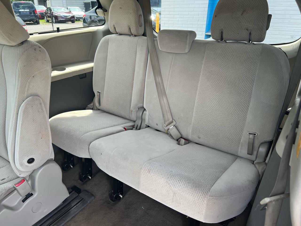 Toyota Sienna LE FWD 8-Passenger V6 2013