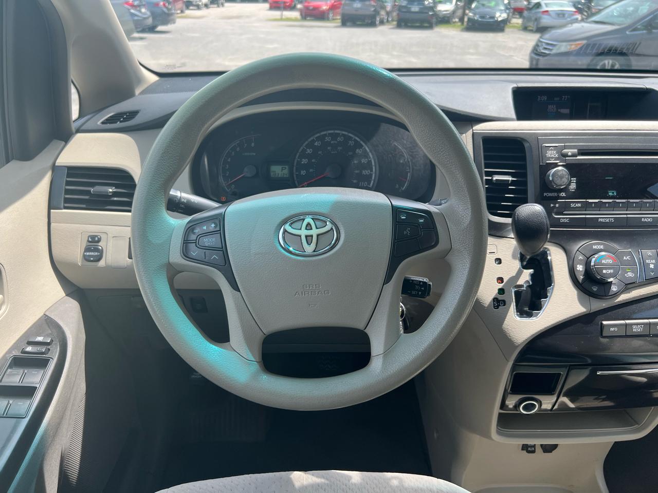 Toyota Sienna LE FWD 8-Passenger V6 2013