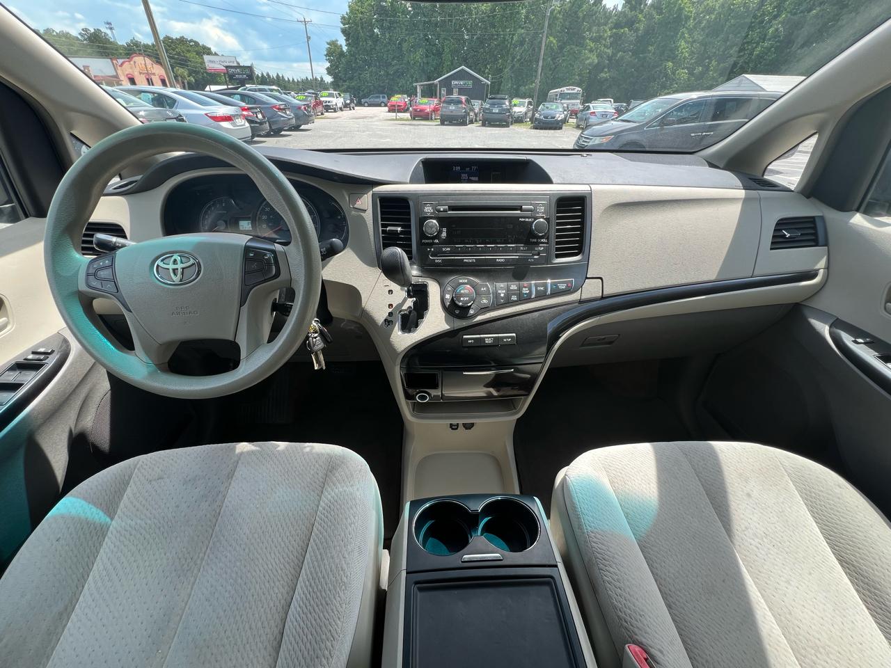 Toyota Sienna LE FWD 8-Passenger V6 2013