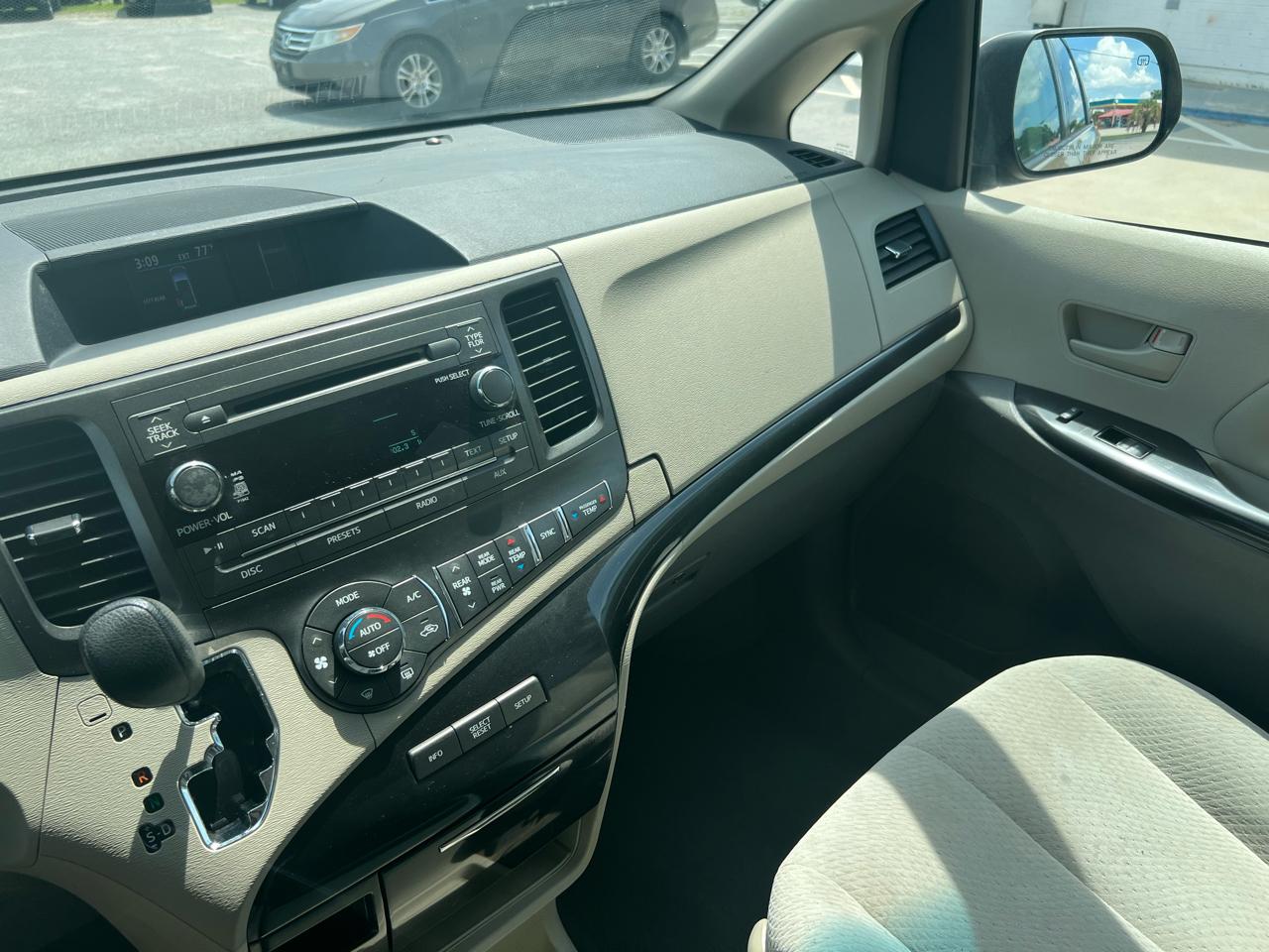 Toyota Sienna LE FWD 8-Passenger V6 2013