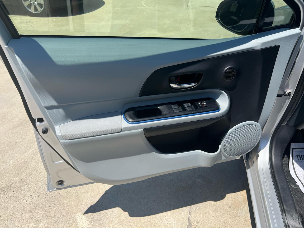 Toyota Prius c One 2013