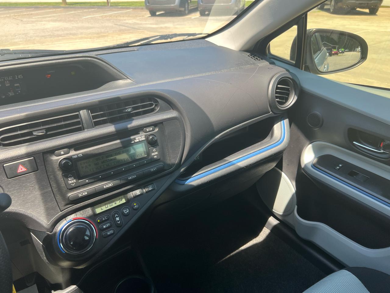 Toyota Prius c One 2013