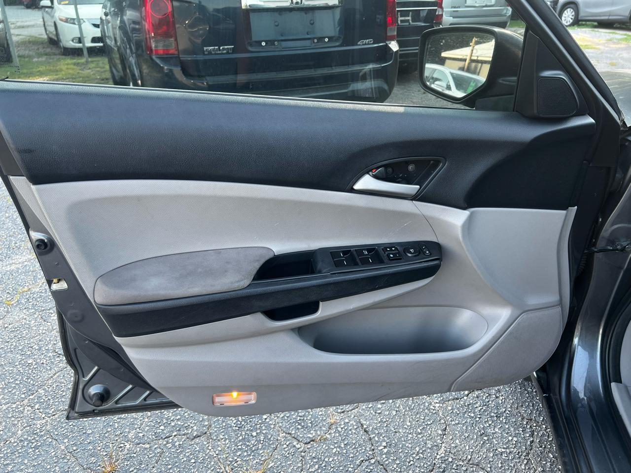 Honda Accord LX-P Sedan AT 2011