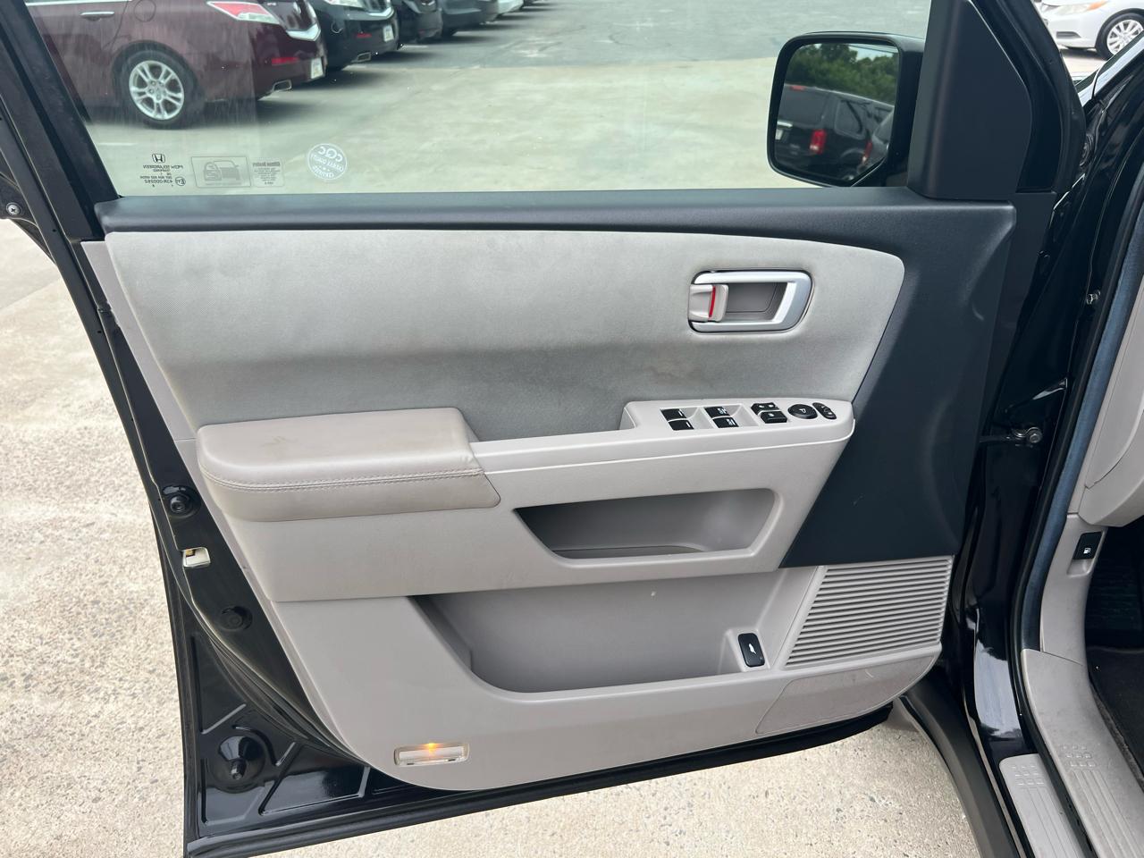 Honda Pilot LX 2WD 5-Spd AT 2012