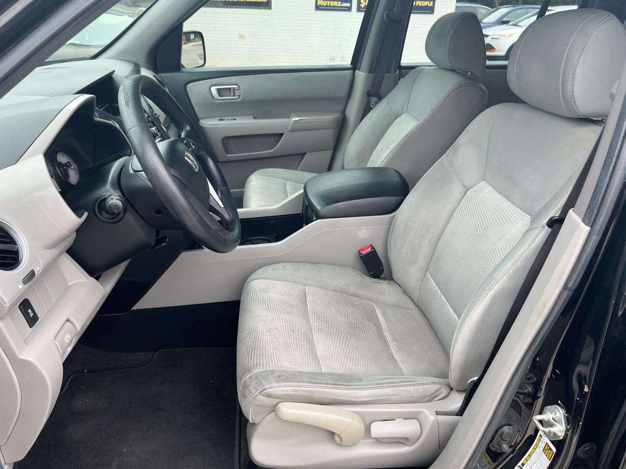 Honda Pilot LX 2WD 5-Spd AT 2012