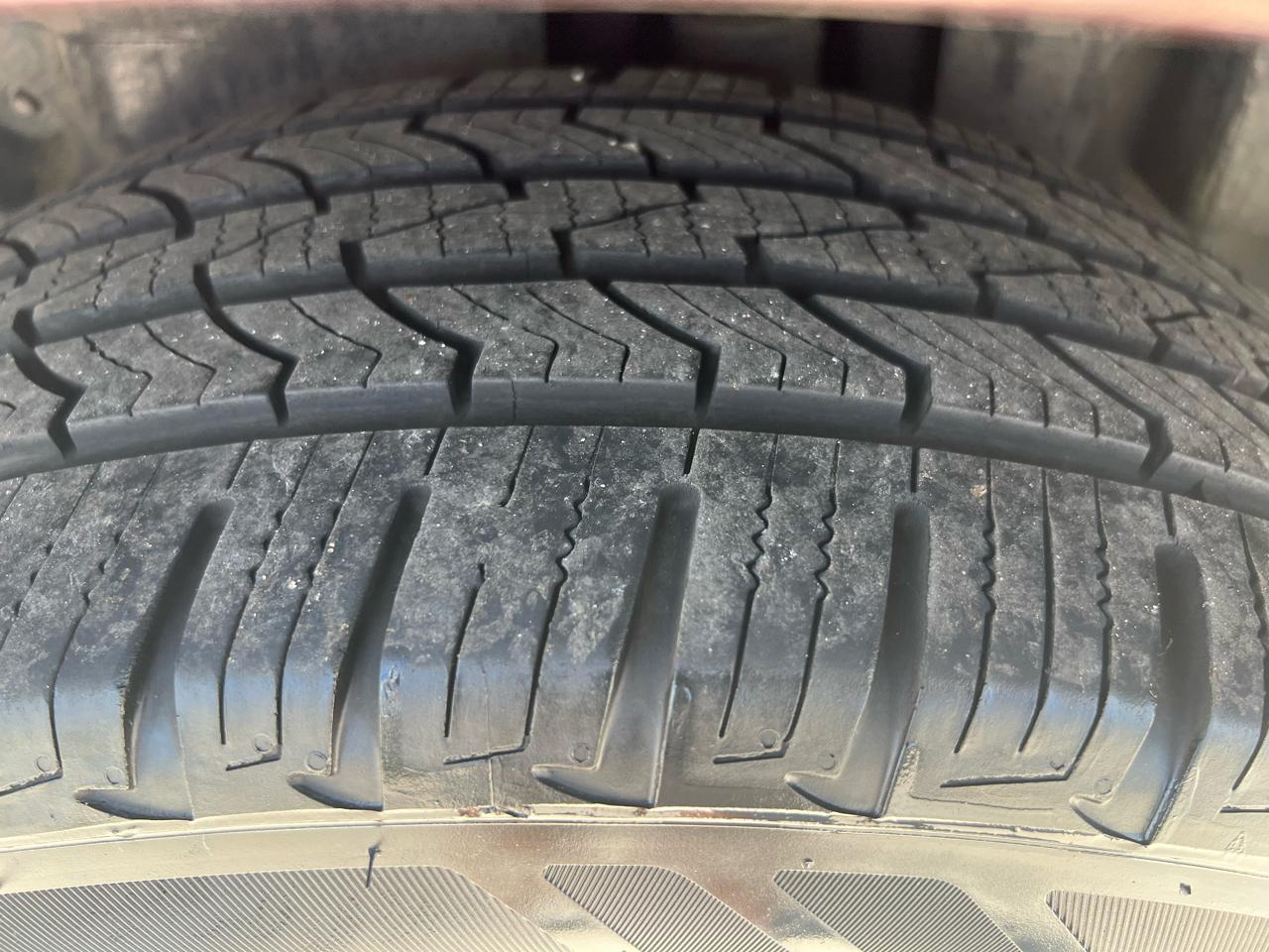 Honda Pilot Touring 2WD 5-Spd AT with DVD 2014