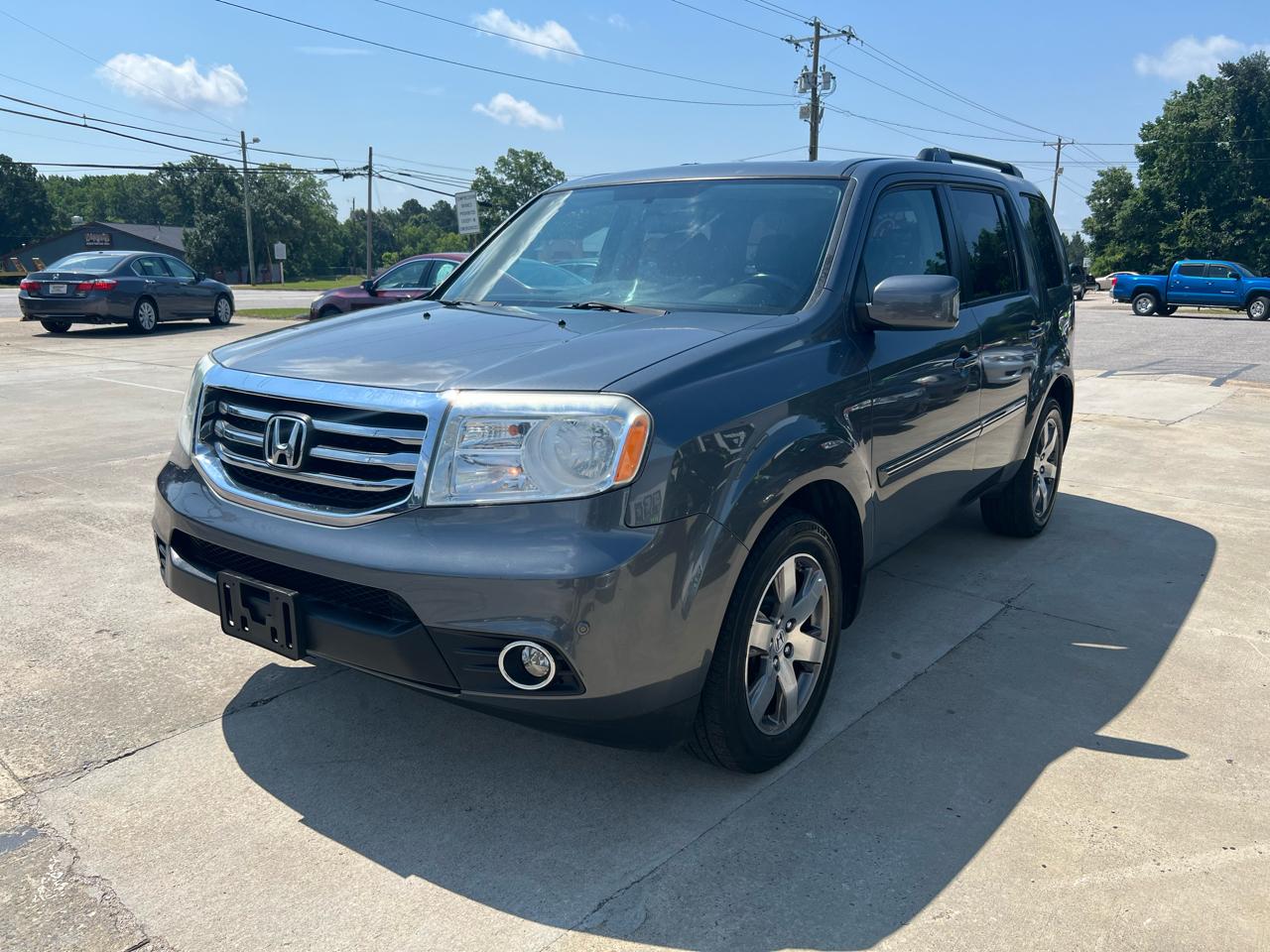 Honda Pilot Touring 4WD 5-Spd AT with DVD 2013