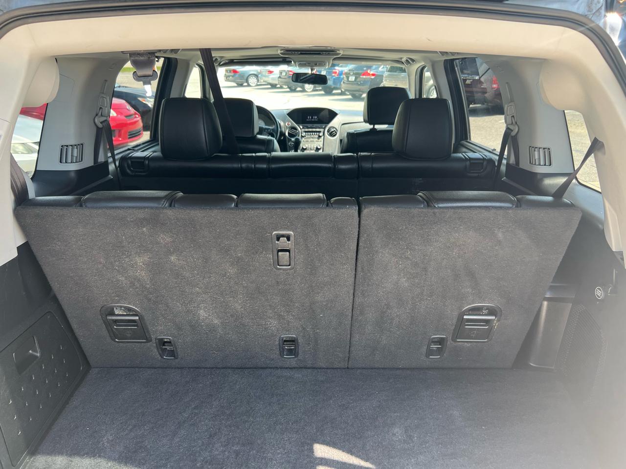 Honda Pilot Touring 4WD 5-Spd AT with DVD 2013