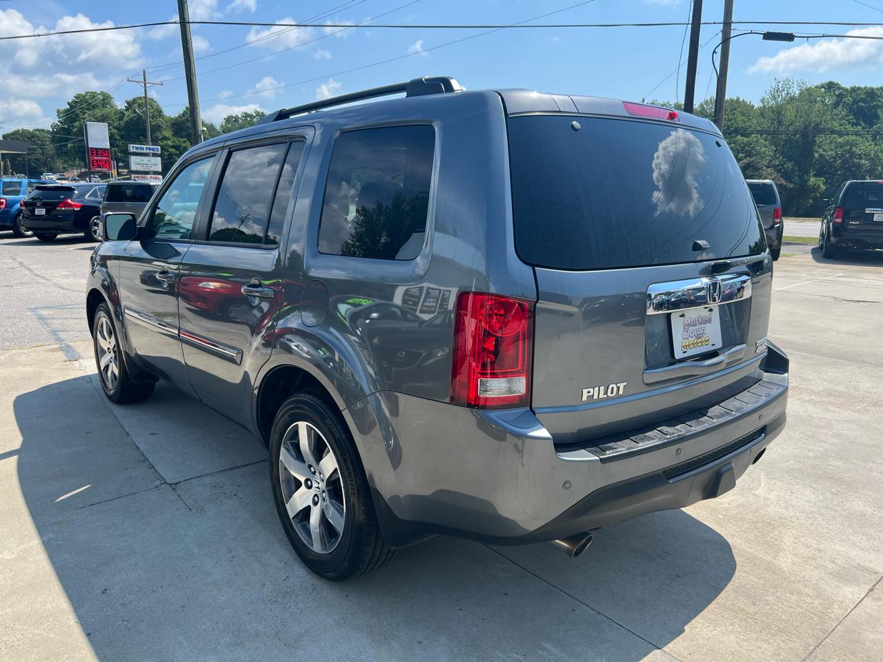Honda Pilot Touring 4WD 5-Spd AT with DVD 2013