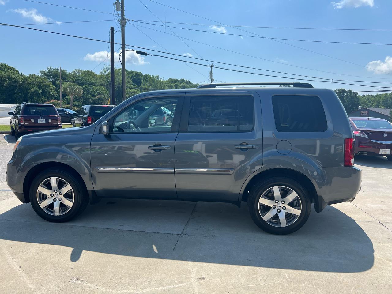 Honda Pilot Touring 4WD 5-Spd AT with DVD 2013