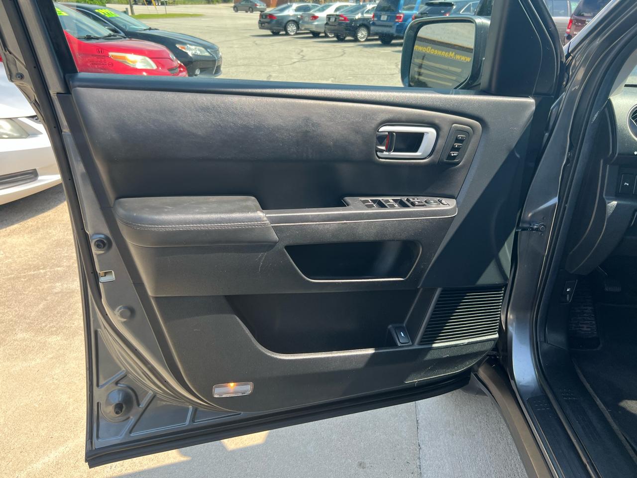 Honda Pilot Touring 4WD 5-Spd AT with DVD 2013