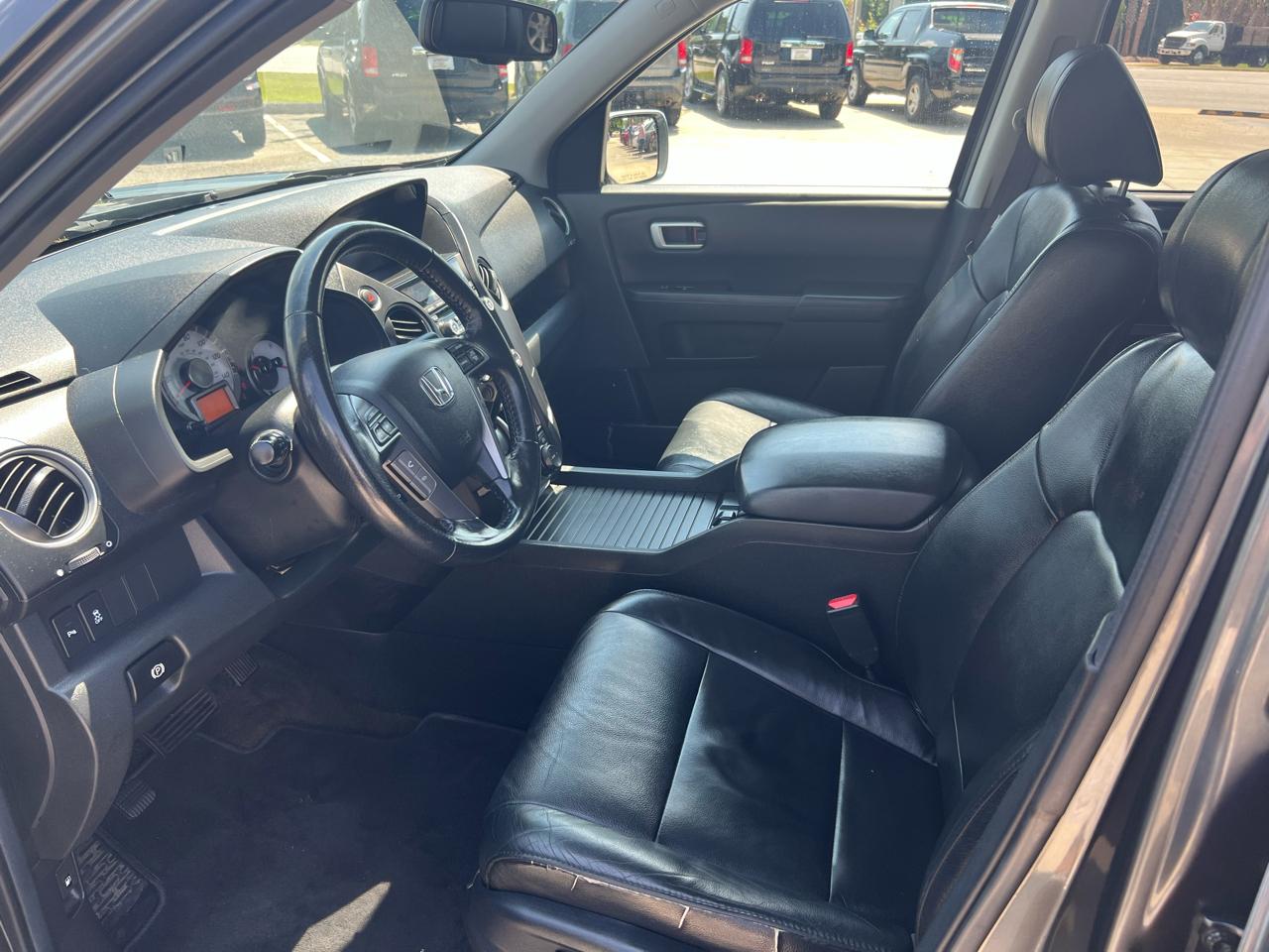 Honda Pilot Touring 4WD 5-Spd AT with DVD 2013