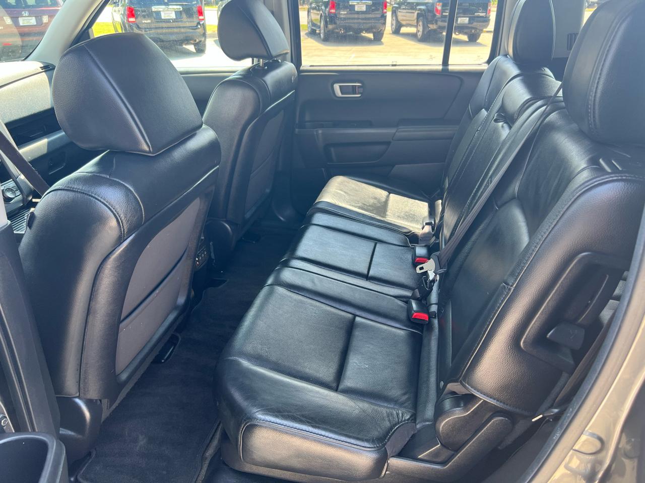 Honda Pilot Touring 4WD 5-Spd AT with DVD 2013